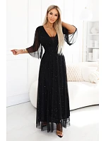 654-5 Dlhé lesklé plus size šaty s výstrihom a priehľadnými rukávmi - čierne