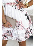 Šaty s ceruzkovým výstrihom, opaskom a krátkymi rukávmi - biele s ružami