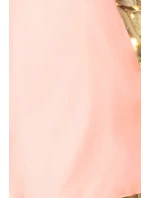 Dámske trapézové šaty v pastelovo ružovej farbe s rozšírenými rukávmi model 7268097 Dámske trapézové šaty v pastelovo ružovej farbe s rozšírenými rukávmi model 7268097