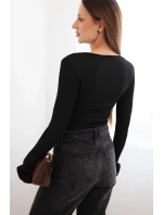 Dámska hodvábna blúzka s bočným naberaním čiernej farby