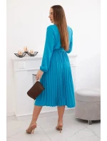 Šaty s viazaným skladaným lemom tyrkysové