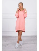 Šaty s kapucňou a dlhším chrbtom v marhuľovej farbe
