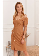 Elegantné šaty s karamelovým výstrihom