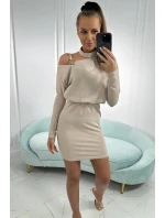 Šaty s ozdobou na ramene béžovej farby