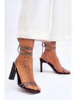 Eleganckie Wiązane Sandały Z Dżetami Czarne Nessy