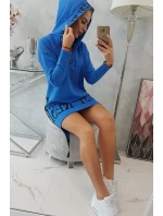 Nevädze modré šaty s kapucňou a potlačou