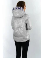 Strieborná lesklá prešívaná dámska bunda s kapucňou (B9568)