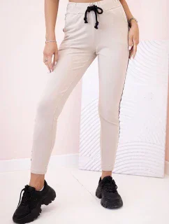 Dámske tepláky s opaskom a šnúrkou na stiahnutie béžové