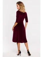 M645 Zamatové zavinovacie midi šaty - bordové