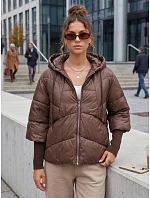 Krátka dámska prešívaná bunda s kapucňou, hnedá, FashionStreet TY5766 Krátka dámska prešívaná bunda s kapucňou, hnedá, FashionStreet TY5766