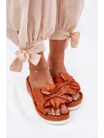 Skórzane Klapki Damskie Na Koturnie Z Ozdobnym Kwiatem Artiker 52C0505 Pomarańczowe