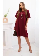 Šaty s vreckami a príveskom tmavej bordovej farby