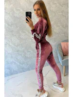 Velúrová súprava s nápisom Queen tmavo ružová