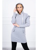 Šaty s ozdobnými volánikmi a kapucňou šedej farby