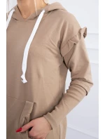 Šaty s ozdobnými volánikmi a kapucňou camel