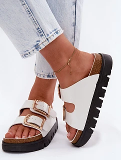 Lakované dámske ploché papuče so zlatými prackami Lee Cooper LCW-26-35-4460L White