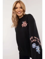 Model mikiny s kapucňou 203487 Podúroveň