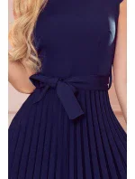 LILA - Tmavomodré dámske plisované šaty s krátkymi rukávmi 311-12