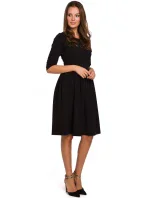 K010 Priliehavé šaty s naberaným pásom - čierne