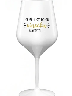 MUSÍM ÍSŤ TOMU VÍNEČKU NAPROTI... - biely nerozbitný pohár na víno 470 ml