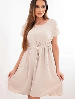 Dámske šaty s krátkym rukávom a opaskom v páse béžovej farby