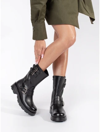 Praktické čierne dámske členkové topánky na platforme Praktické čierne dámske členkové topánky na platforme