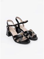 Klasické dámske sandále čiernej farby na širokom podpätku Klasické dámske sandále čiernej farby na širokom podpätku