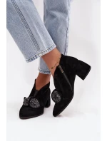 Skórzane Zamszowe Botki Damskie Na Obcasie Z Ozdobą D&A MR52-182 Czarne