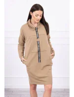 Ťavie šaty s kravatou