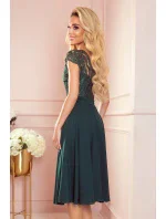 LINDA - Dámske šifónové šaty vo fľaškovo zelenej farbe s krajkovým výstrihom 381-2 LINDA - Dámske šifónové šaty vo fľaškovo zelenej farbe s krajkovým výstrihom 381-2