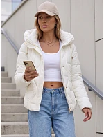 Dámska zimná prešívaná bunda s kapucňou v farbe ecru FashionStreet TY5938