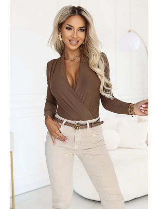 375-11 Štýlový dámsky body s krížovým výstrihom – farba mokka hnedá