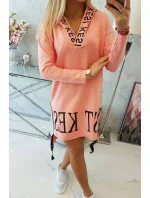 Marhuľové šaty s kapucňou a potlačou