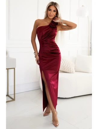 580-2 AURORA dlhé saténové šaty na jedno rameno s ružami - bordové