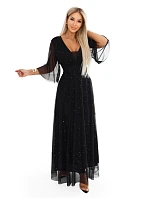 654-5 Dlhé lesklé plus size šaty s výstrihom a priehľadnými rukávmi - čierne