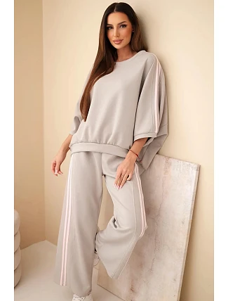 Dámsky viskózový maslový komplet so širokými nohavicami a voľnou blúzkou Fango Dámsky viskózový maslový komplet so širokými nohavicami a voľnou blúzkou Fango