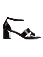 Jedinečné dámske čierne sandále na širokom podpätku Jedinečné dámske čierne sandále na širokom podpätku