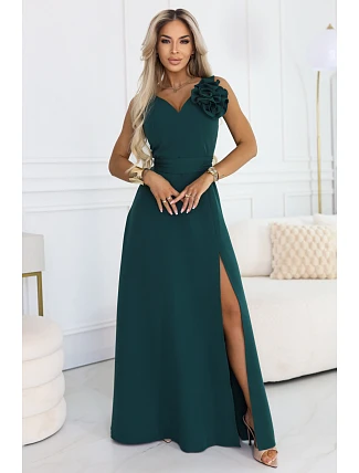 669-1 Romantické maxi šaty s kvetom na ramene a rozparkom - fľaškovo zelené