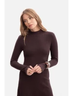 B299 Rebrované midi šaty s asymetrickým pásom - tmavá čokoláda