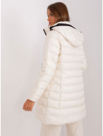 Svetlá béžová zimná bunda s prešívaním
