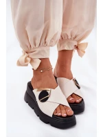 Eleganckie Skórzane Klapki Damskie Na Koturnie Z Ozdobą Artiker 56C1585 Beżowe