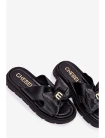 Skórzane Klapki Damskie Na Platformie Z Kokardą CheBello 4647 Czarne