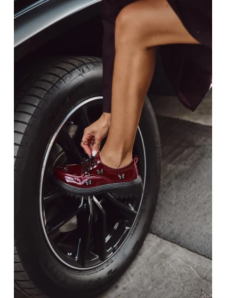 Lakierowane Skórzane Półbuty Damskie Z Przypinkami Artiker 57C0336 Bordowe