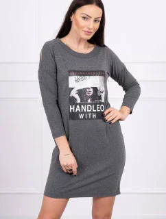 Rukoväť so šatami s grafitovou potlačou