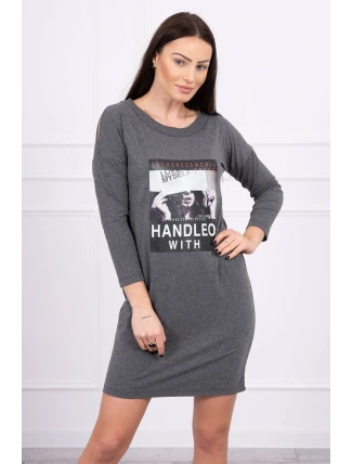 Rukoväť so šatami s grafitovou potlačou