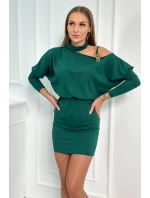 Šaty so zdobením na ramenách tmavo zelené