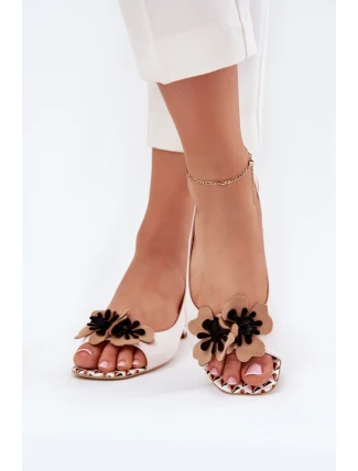 Skórzane Sandały Damskie Na Klocku Z Ozdobnym Kwiatem Laura Messi 2973 Białe