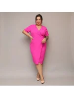 Dámske skladané obálkové šaty po kolená vo fuchsiovej farbe (743)