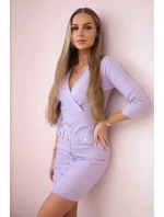 Rebrované šaty s ozdobnými gombíkmi fialovej farby