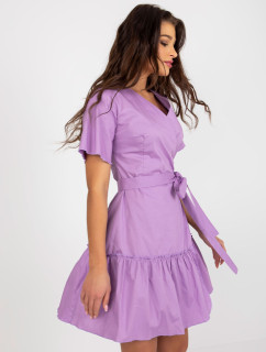 Svetlo fialové splývavé šaty s volánom